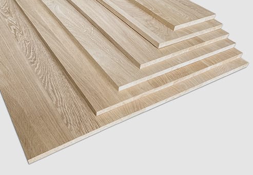 Strakke interieurafwerking met houten timmerpanelen