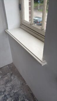 Vuren vensterbank gemonteerd